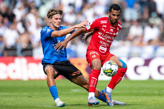 Halmstads Erik Ahlstrand och Värnamos Wenderson Oliveira