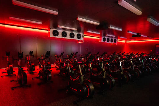A room with spin bikes