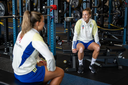 Johanna Rytting Kaneryd and Filippa Angeldahl in the gym
