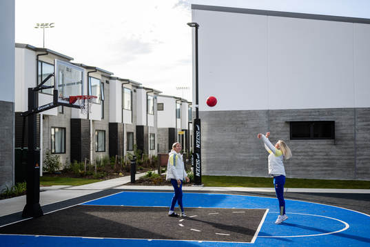 Goalkeeper Jennifer Falk and Rebecka Blomqvist play basket