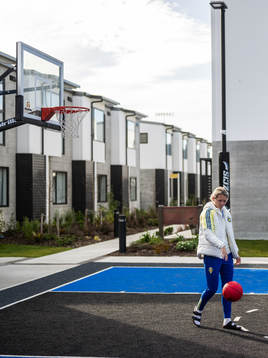 Goalkeeper Jennifer Falk and Rebecka Blomqvist play basket