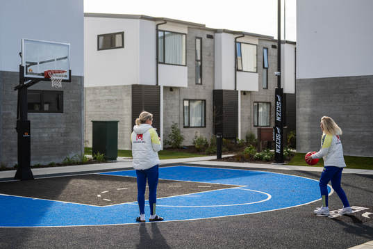Goalkeeper Jennifer Falk and Rebecka Blomqvist play basket
