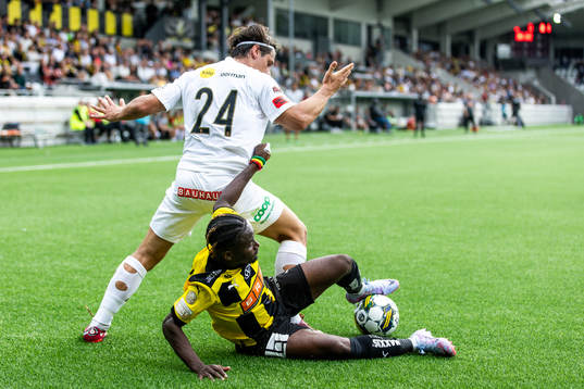 Brommapojkarnas Kevin Ackermann och Häckens Ibrahim Sadiq