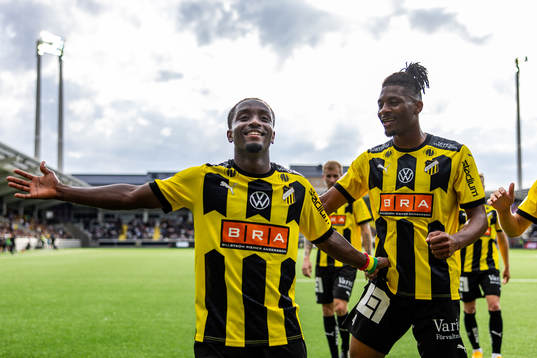 Häckens Ibrahim Sadiq jublar