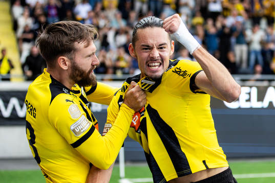 Häckens Amor Layouni jublar