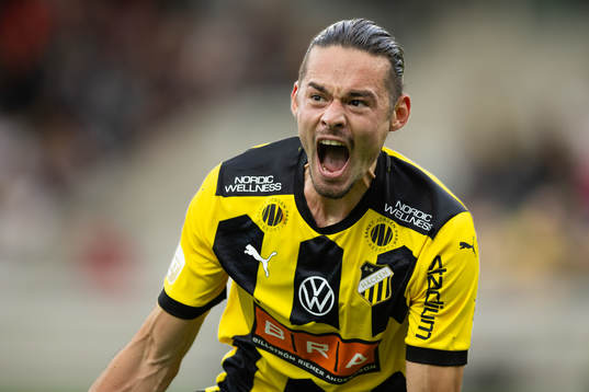 Häckens Amor Layouni jublar