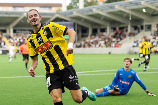 Häckens Amor Layouni jublar