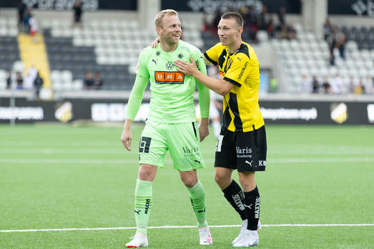 Häckens målvakt Peter Abrahamsson och Kristoffer Lund