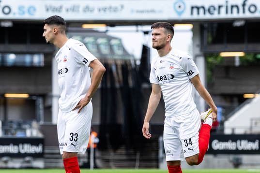 Helsingborgs Amar Muhsin och Pavle Vagic värmer upp