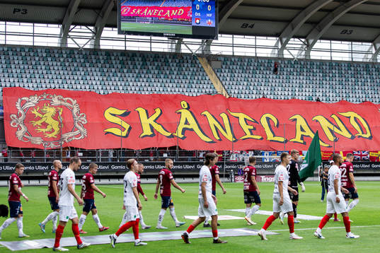 Helsingborgs spelare och tifo