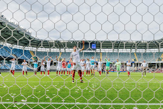 Helsingborgs Amar Muhsin jublar med laget
