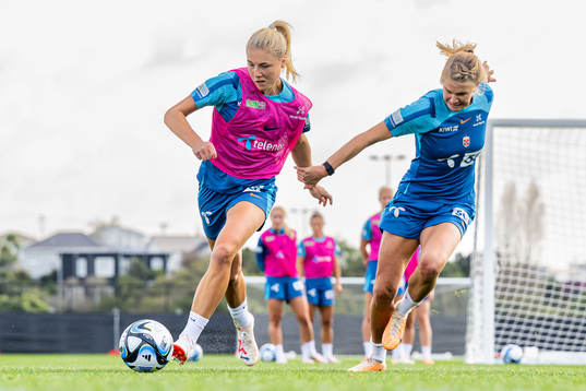Sophie Román Haug and Ada Hegerberg of the Norwegian