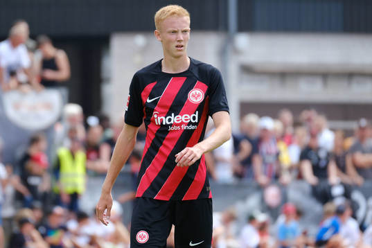 Bläddra bland fler bilder av Fotboll, Bundesliga, Hugo Larsson, Eintracht Frankfurt