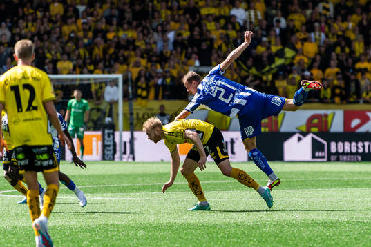 Elfsborgs Sveinn Guðjohnsen och IFK Göteborgs Adam Carlén