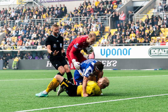 IFK Göteborgs målvakt Pontus Dahlberg och Gustav Svensson