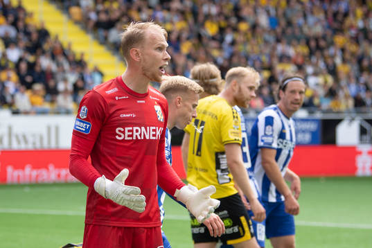 IFK Göteborgs målvakt Pontus Dahlberg reagerar