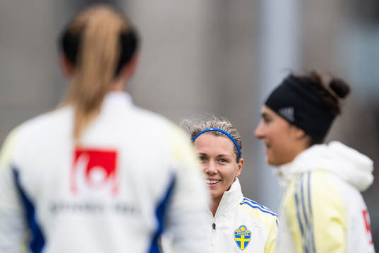 Goalkeeper Tove Enblom, goalkeeper Jennifer Falk and