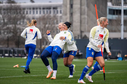 Goalkeeper Zecira Musovic and Rebecka Blomqvist of the