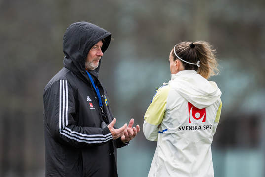 Head coach Peter Gerhardsson and Kosovare Asllani of the