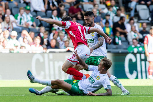 Kalmars Simon Skrabb och Hammarbys Nahir Besara