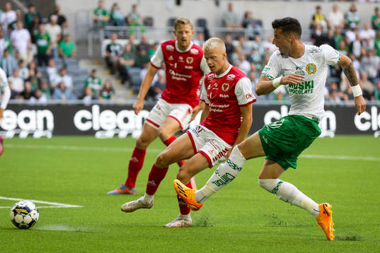 Hammarbys Viktor Djukanovic och Kalmars Rasmus Sjöstedt