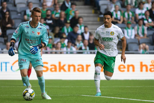Hammarbys Jusef Erabi och Kalmars målvakt Jakob Kindberg