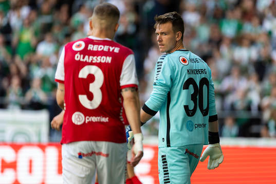 Kalmars David Kristjan Olafsson and målvakt Jakob Kindberg