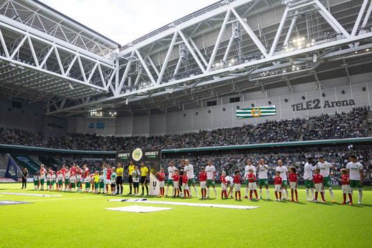 Lineup innan fotbollsmatchen i Allsvenskan mellan Hammarby