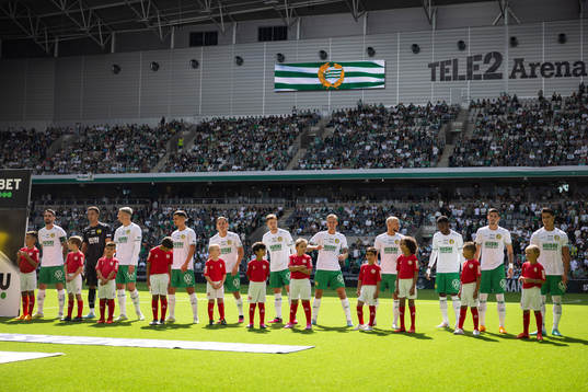 Hammarby i lineup innan fotbollsmatchen i Allsvenskan