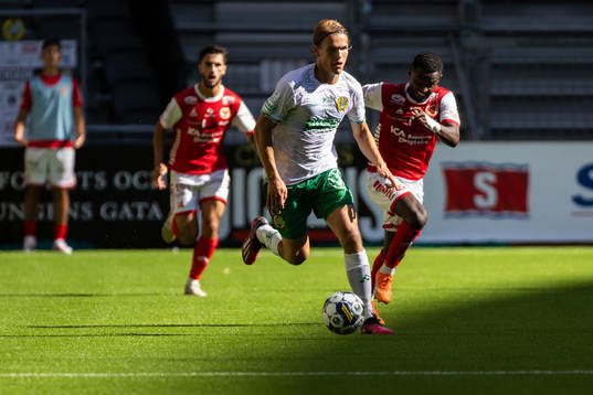 Hammarbys Markus Karlsson och Kalmars Nahom Girmai Netabay
