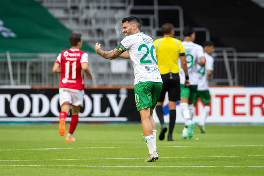 Hammarbys Nahir Besara frågar