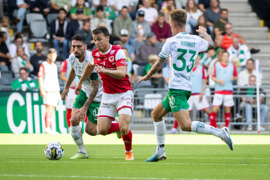 Kalmars Simon Skrabb mot Hammarbys Nahir Besara och Fredrik