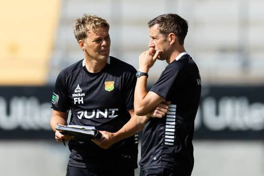 GAIS tränare Fredrik Holmberg och assisterande tränare