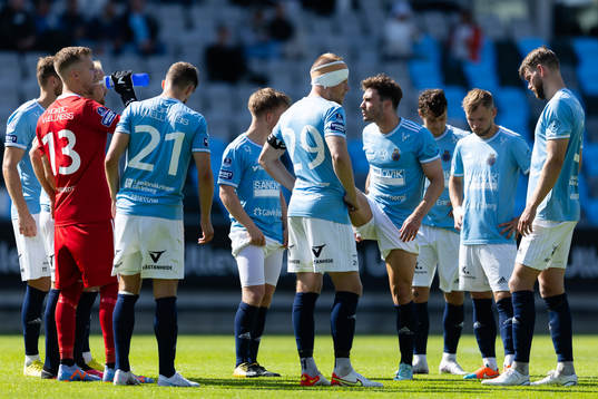 Gefle samlade innan andra halvleken av fotbollsmatchen i