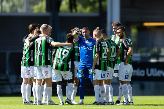 GAIS samlade innan andra halvleken av fotbollsmatchen i