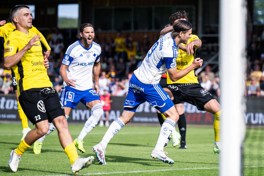 IFK Norrköpings Arnor Traustason jublar