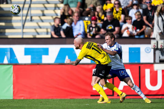 Mjällbys Adam Ståhl och IFK Norrköpings Marcus Baggesen