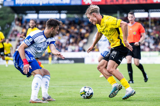 IFK Norrköpings Anton Eriksson och Mjällbys Max Fenger