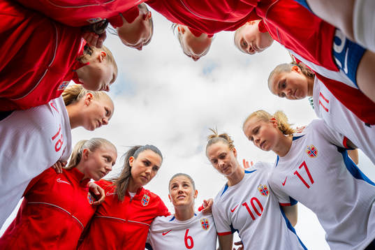 Frida Maanum, Thea Bjelde, Ingrid Syrstad Engen, Maren