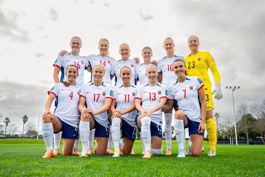 The starting eleven of Norway pose for a team photo