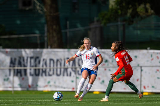 Mathilde Harviken of Norway and Jéssica Silva of Portugal