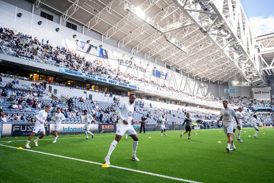 Malmö FFs spelare värmer upp