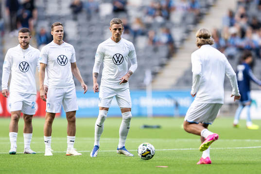 Malmö FFs spelare värmer upp