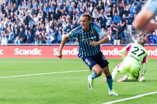 Djurgårdens Oskar Fallenius jublar