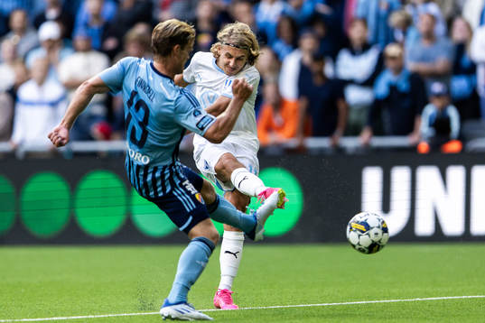 Djurgårdens Hampus Finndell och Malmö FFs Sebastian Nanasi