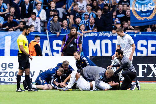 Djurgårdens Haris Radetinac och Malmö FFs Joseph Ceesay