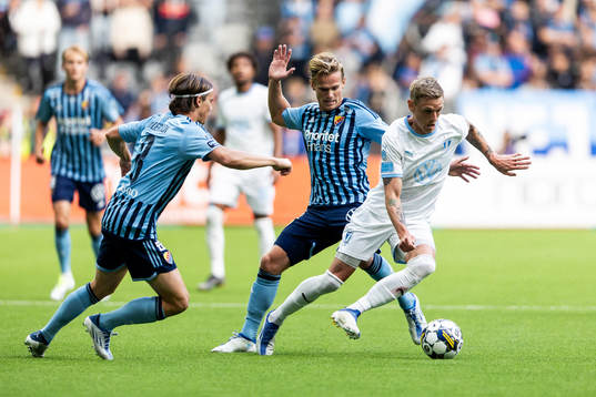 Djurgårdens Elias Andersson och Hampus Finndell mot Malmö