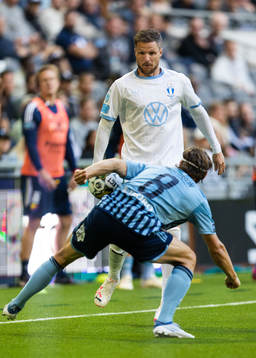 Malmö FFs Lasse Nielsen och Djurgårdens Elias Andersson