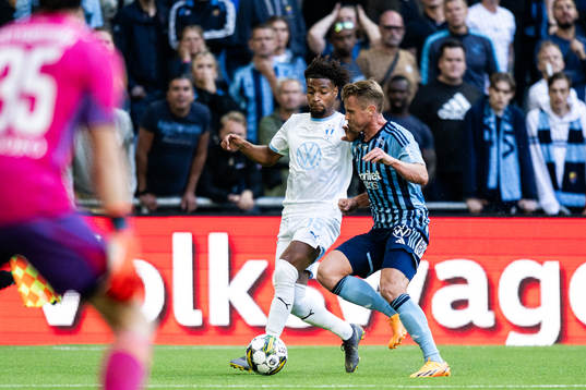 Malmö FFs Joseph Ceesay och Djurgårdens Rasmus Schuller