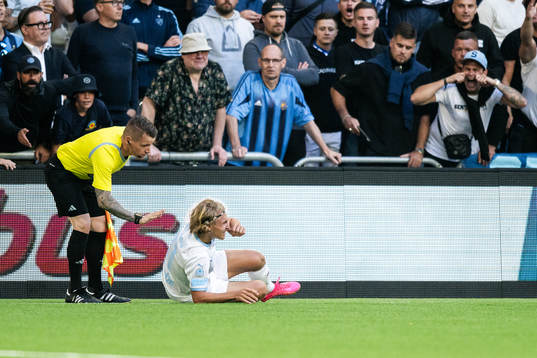 Malmö FFs Sebastian Nanasi har ont